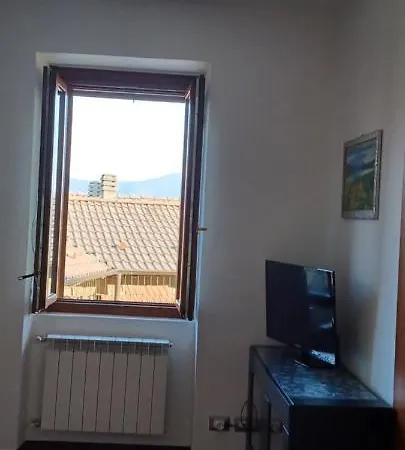 Luminoso Tra I Rami Del Lago Di Como, *