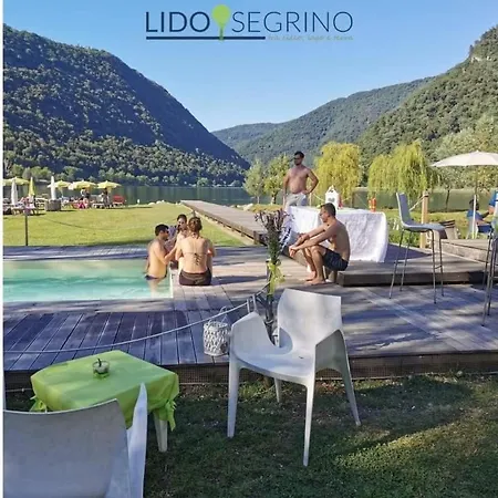 Luminoso Tra I Rami Del Di Como, דירה *